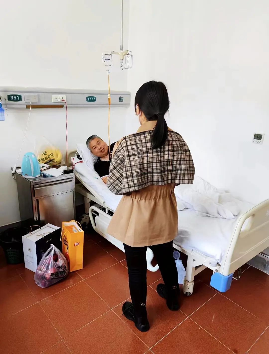 探望生病員工 ，傳遞工會組織真情，送去集團關懷