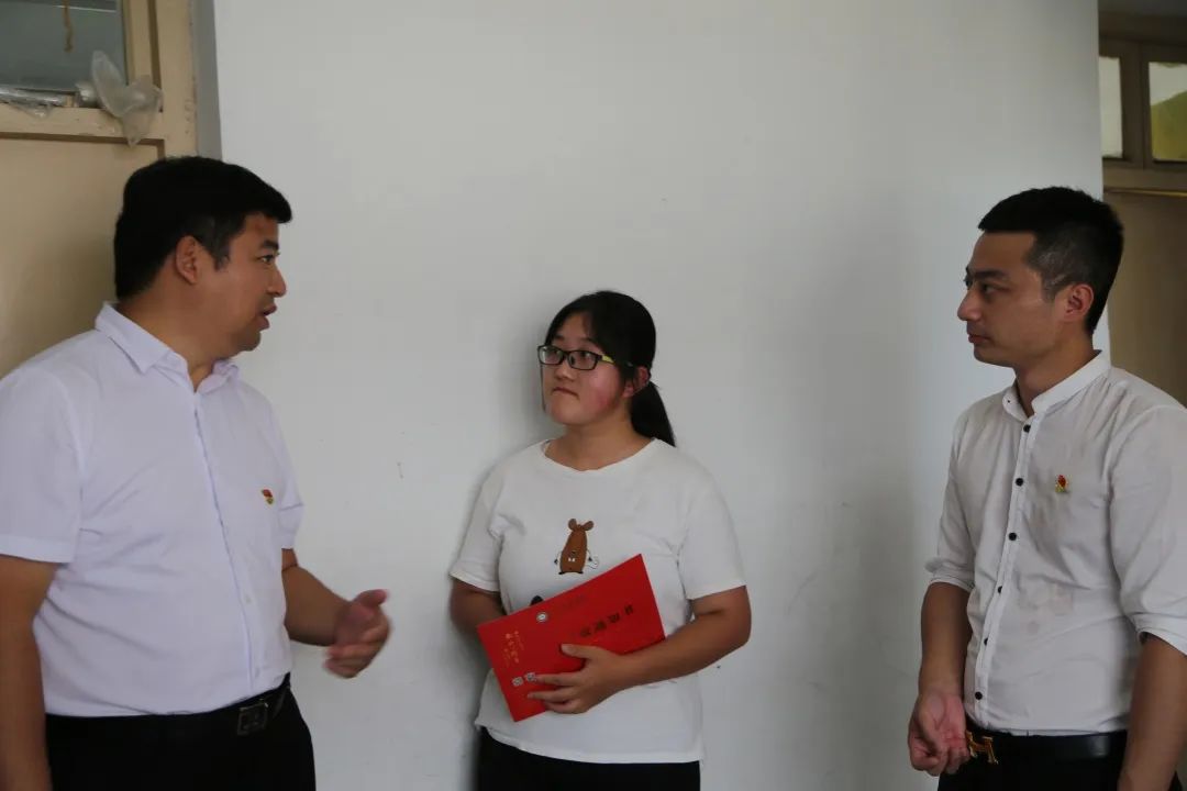 責任托起夢想，愛心成就希望！南浦集團黨支部捐資助學公益活動在光山縣舉行，引發熱烈反響