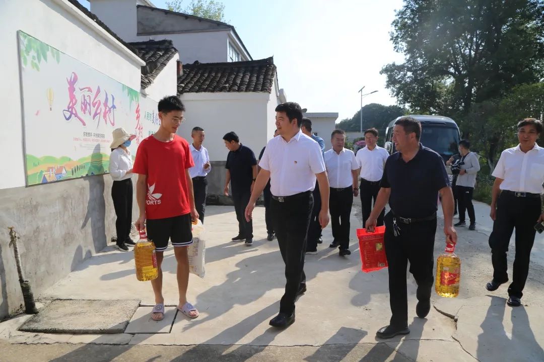 責任托起夢想，愛心成就希望！南浦集團黨支部捐資助學公益活動在光山縣舉行，引發熱烈反響