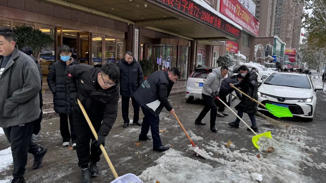 南浦集團眾志成城，掃雪保暢通