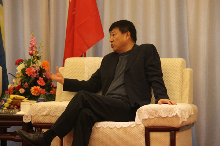 洛陽吉利區區長和其他領導同志來集團指導工作